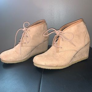 Faux Swede wedge heels! Lace detail